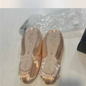Suffolk stellar pointe shoes